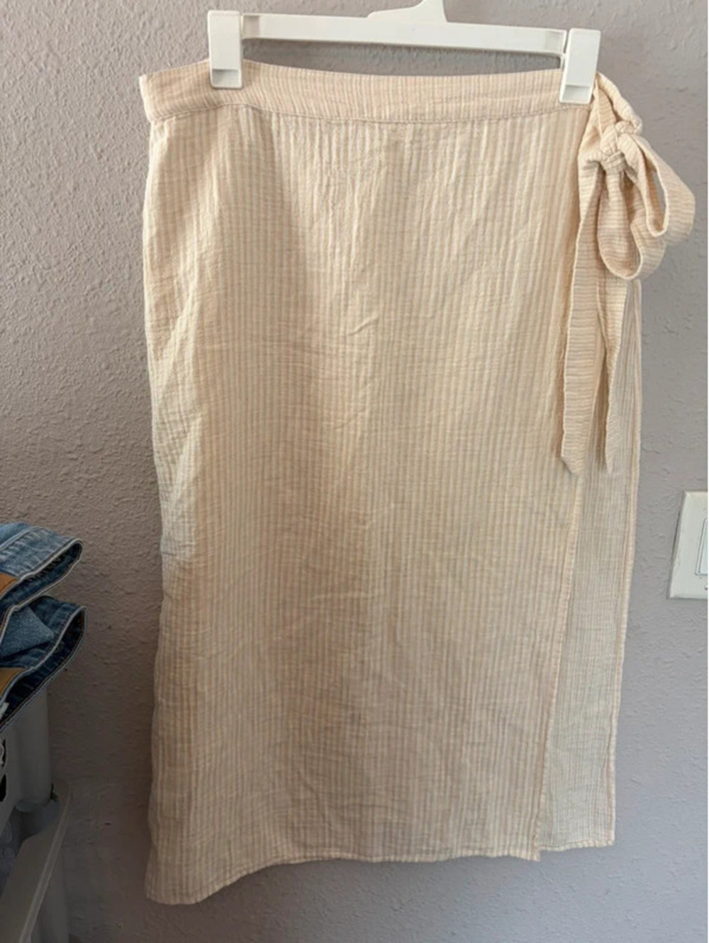 NWT Aerie swim cover up tie skirt size L/XL. Beige/white stripe